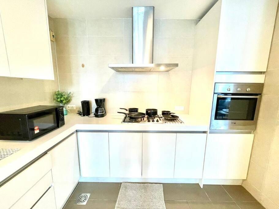 1 Min To Klcc Twin Tower Apartment Куала Лумпур Екстериор снимка
