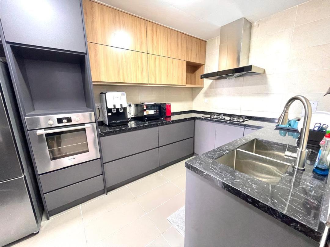1 Min To Klcc Twin Tower Apartment Куала Лумпур Екстериор снимка